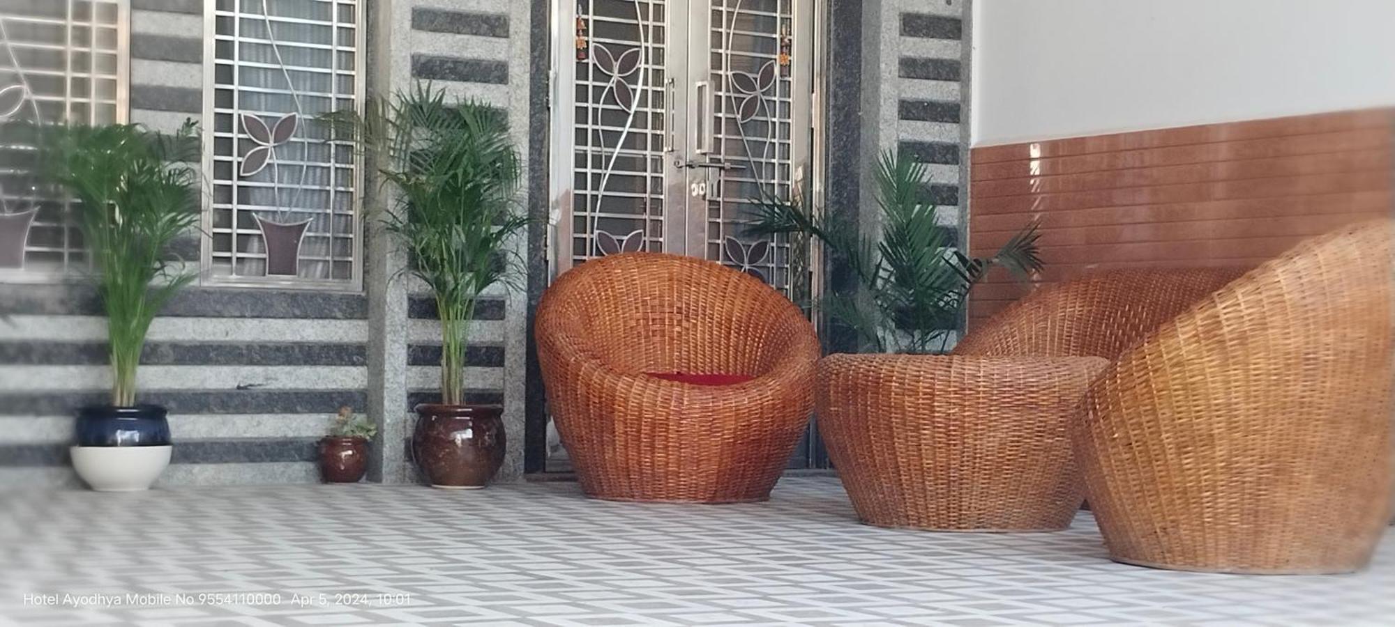 Hotel Ayodhya Paying Guest Exterior foto